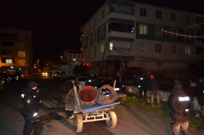 At Arabalı Hırsızlar 2 Ton Çelik Boruyla Bekçilere Yakalandı