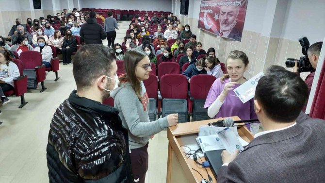 ’Z’ Kuşağı Bayram Edecek: Lise Son Sınıf Öğrencilerine Ücretsiz Yiyecek-içecek Ve 2 Gb İnternet