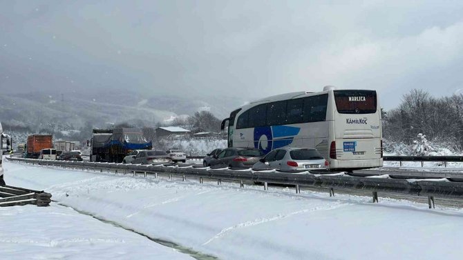 Kaza Sebebi İle Kapanan Tem Otoyolu Açıldı