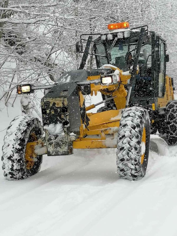 Trabzon’da Karla Mücadele Çalışmaları Sürüyor