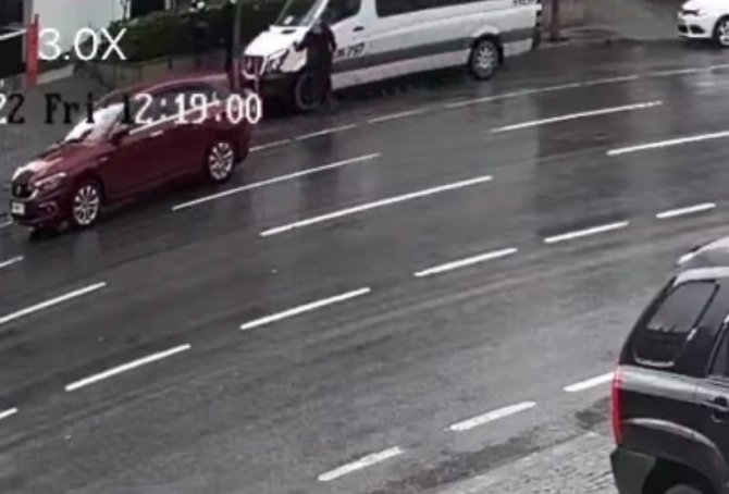 Üsküdar’da Emekli Polis, 700 Bin Tl’sini Çalan Gaspçılara Sokakta Kurşun Yağdırdı