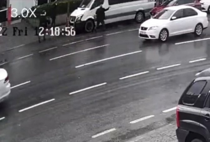Üsküdar’da Emekli Polis, 700 Bin Tl’sini Çalan Gaspçılara Sokakta Kurşun Yağdırdı