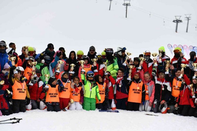 Valilik Kupası Alp Disiplini Kayak Ve Snowboard Yarışları Davraz’da Gerçekleşti