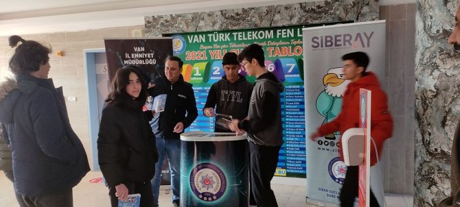 Van Polisinden Öğrencilere İnternet Kullanımı Eğitimi