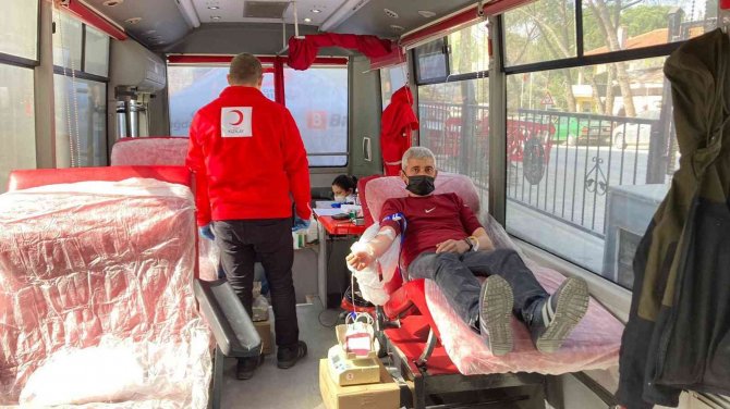 Alev Savaşçıları Kan Bağışladı