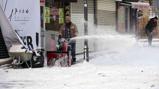 Yozgat’ta Kar Yağışı Etkili Oluyor