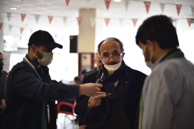 Suriyeli Öğrenciler Hayır Çarşısı Açtı