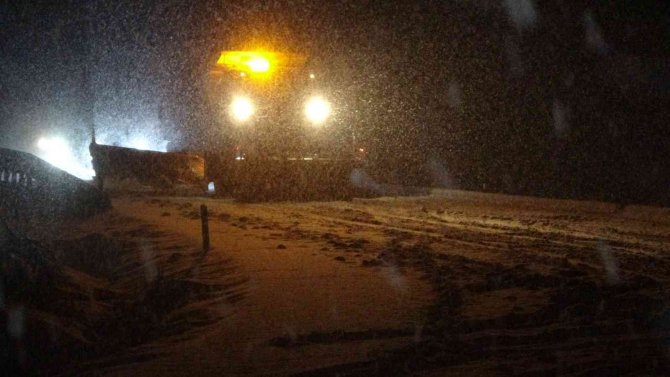 Zonguldak’ta Yoğun Kar Sürücülere Zor Anlar Yaşattı
