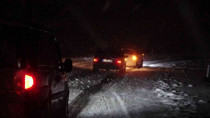Zonguldak’ta Yoğun Kar Sürücülere Zor Anlar Yaşattı