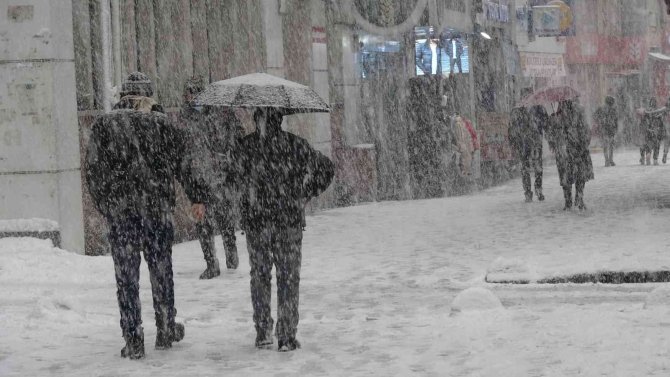 Aniden Bastıran Kar Hayatı Olumsuz Etkiledi