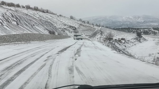 Adıyaman’da Yollar Buz Tuttu