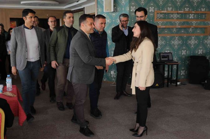 Başkan Yücel Yaşlıları Yemekte Ağırladı