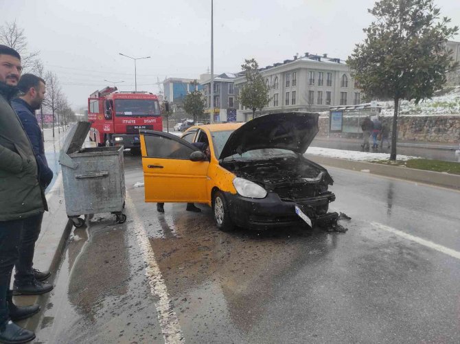 Ekmek Teknesini Kovayla Söndürmeye Çalıştı