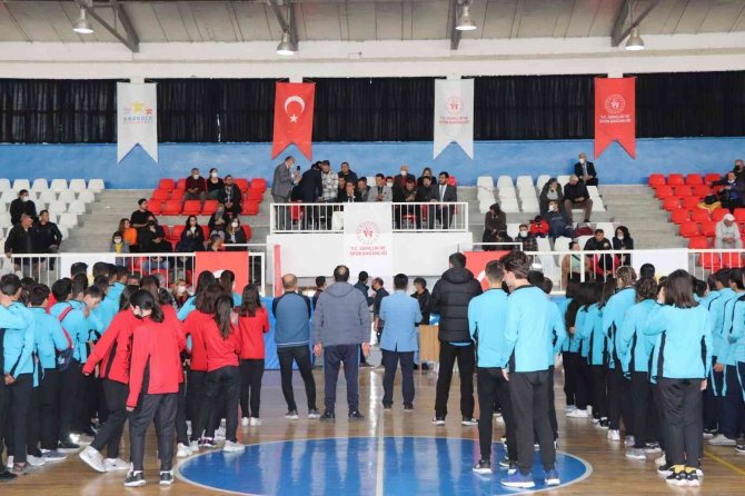“Anadolu Yıldızlar Ligi Voleybol Grup Müsabakaları” Silifke’de Başladı