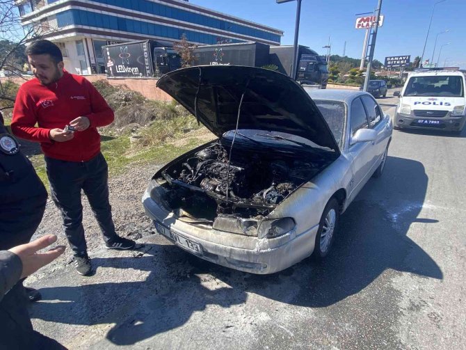 Antalya’da Seyir Halindeki Otomobil Yandı