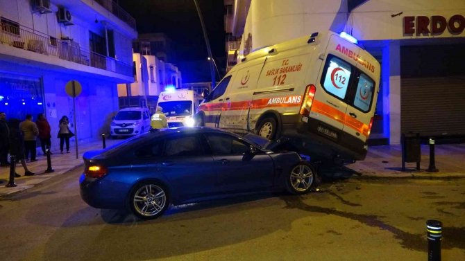 Hasta İhbarına Giden Ambulans Otomobille Çarpıştı: 5 Yaralı