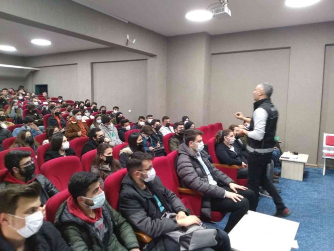 Ziraat Fakültesi Öğrencilerine ’Uyuşturucu İle Mücadele Ve Farkındalık Eğitimi’ Verildi