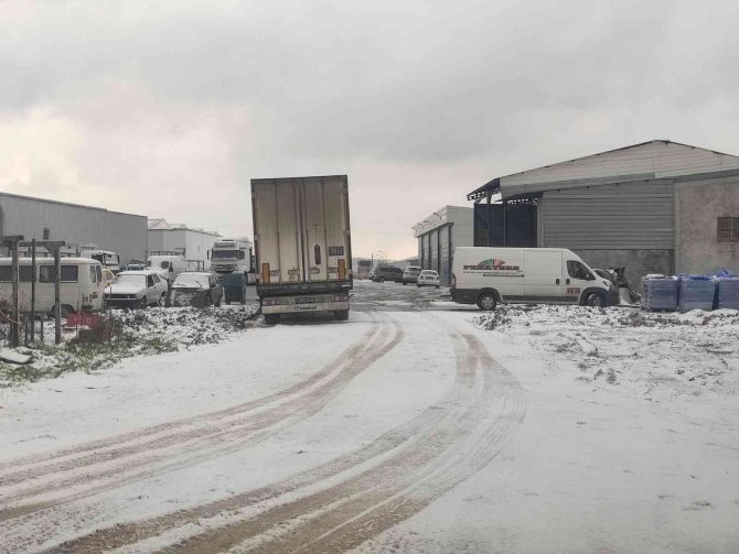 Bandırma’da Kar Etkili Oldu