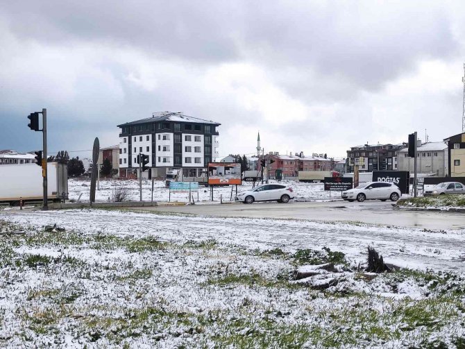 Bandırma’da Kar Etkili Oldu