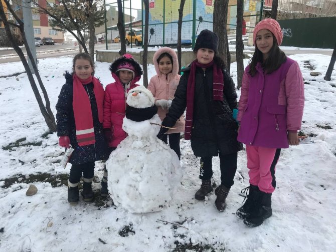Bayburt’ta Kar Yağışı Etkisini Sürdürüyor