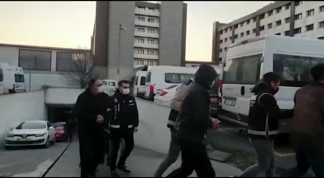 Yurtdışına Çıkmak İsteyenleri Sahte Belgeler İle Yurtdışına Götüren Şebekeye Operasyon