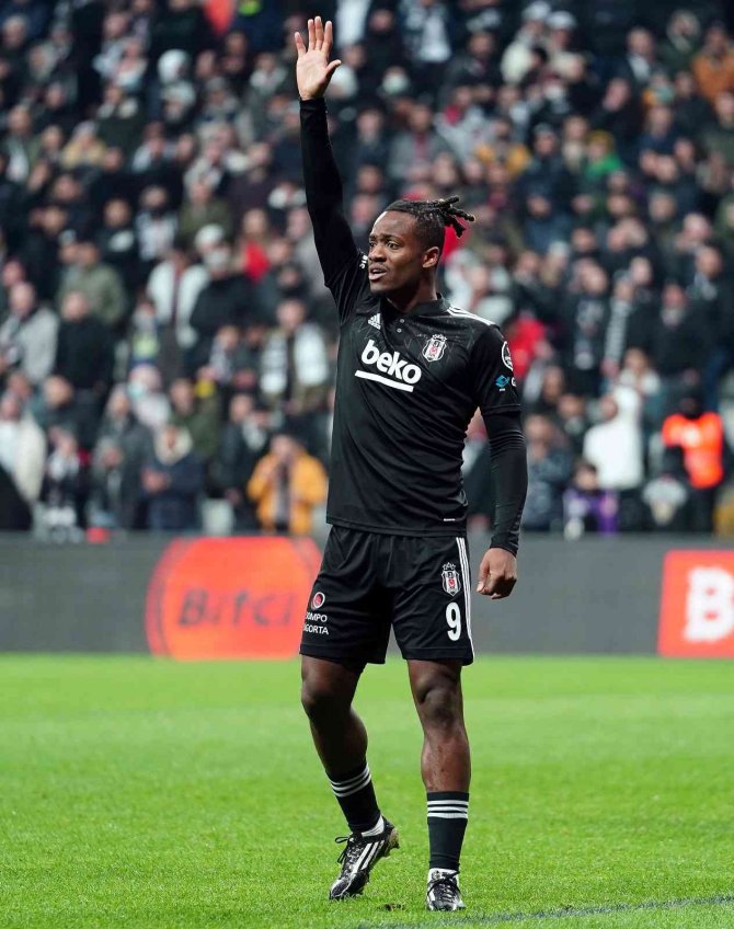 Batshuayi Golü Attı, Top Değişti!