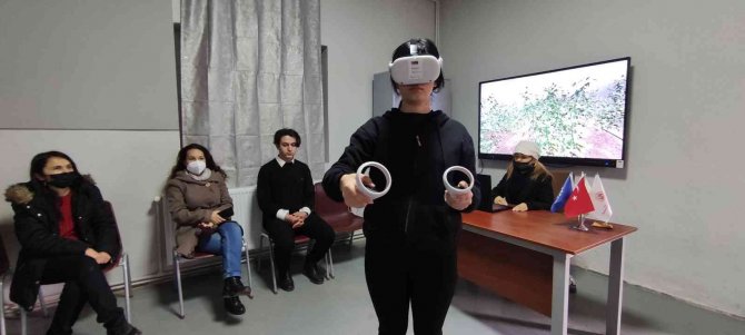 Bu Okulda Eğitimler Sanal Ortamda Yapılıyor