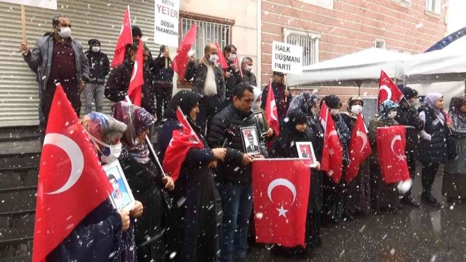 Evlat Nöbetine 2 Aile Daha Katıldı
