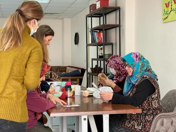 Sağlıkçılar Yaşlılara Saygı Haftasını Huzurevinde Geçirdi