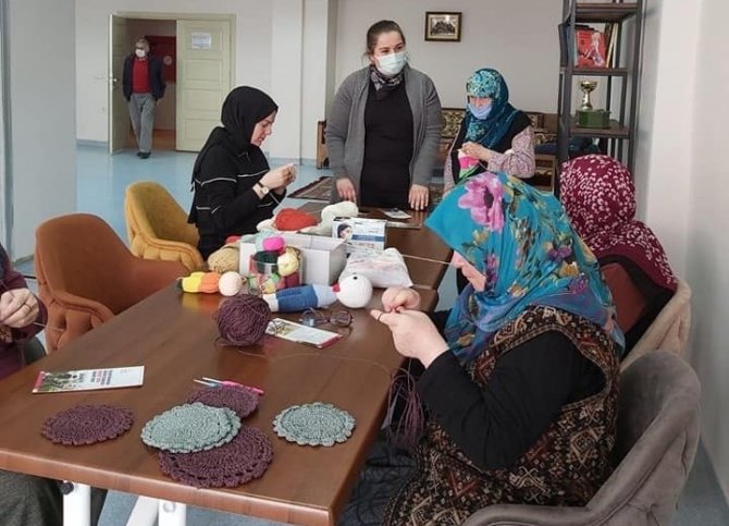 Sağlıkçılar Yaşlılara Saygı Haftasını Huzurevinde Geçirdi