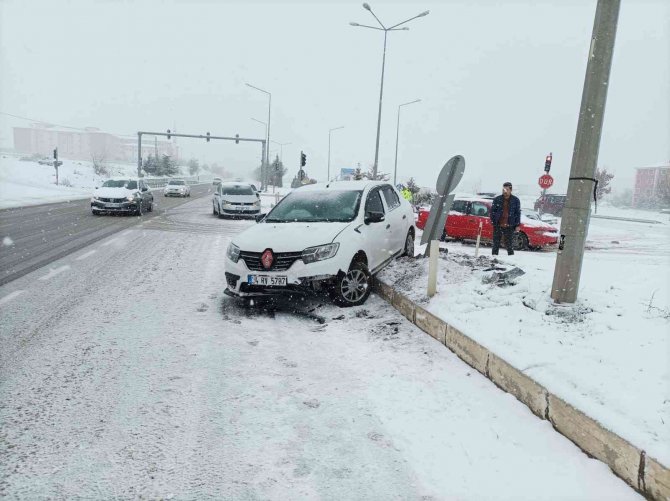 Elazığ’da Kar Yağışından Dolayı Ekipler Seferber Oldu