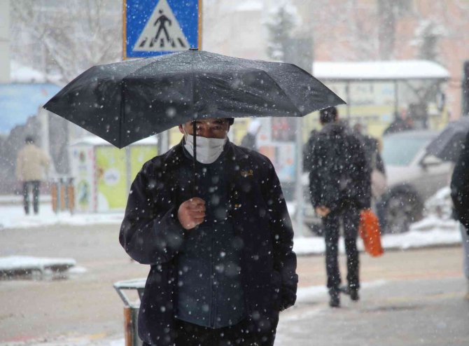 Elazığ İlkbaharda Kışı Yaşıyor