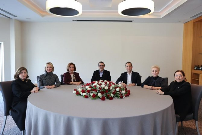 Bakan Dönmez, Türkiye’ye Enerji Veren Kadınlar Jürisiyle Buluştu