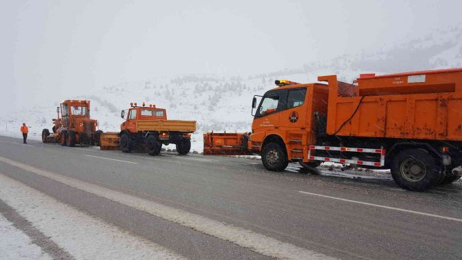 Erzincan’da Kar Yağışı Etkisini Sürdürüyor