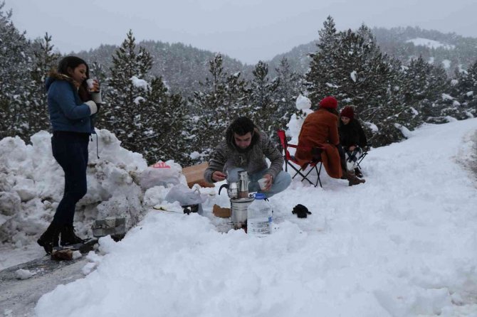 Erzincan’da Kar Yağışı Etkisini Sürdürüyor