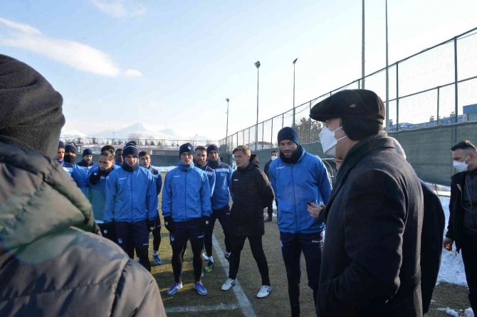 Vali Memiş’ten Bb Erzurumspor Antrenmanına Ziyaret
