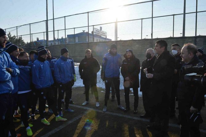 Vali Memiş’ten Bb Erzurumspor Antrenmanına Ziyaret