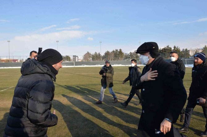 Vali Memiş’ten Bb Erzurumspor Antrenmanına Ziyaret