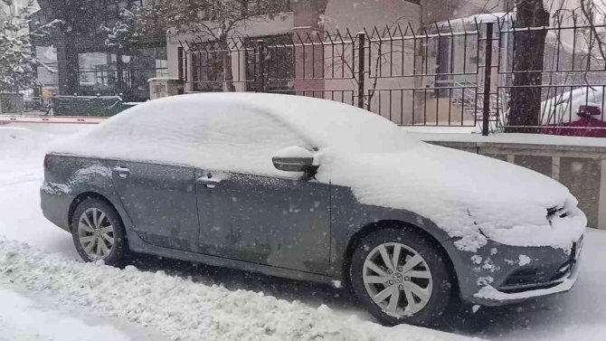 Erzurum’da Kar Yağışı Etkili Oldu, Kent Beyaza Büründü