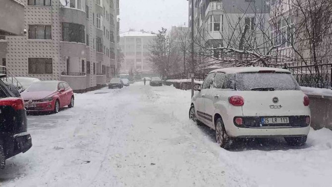 Erzurum’da Kar Yağışı Etkili Oldu, Kent Beyaza Büründü