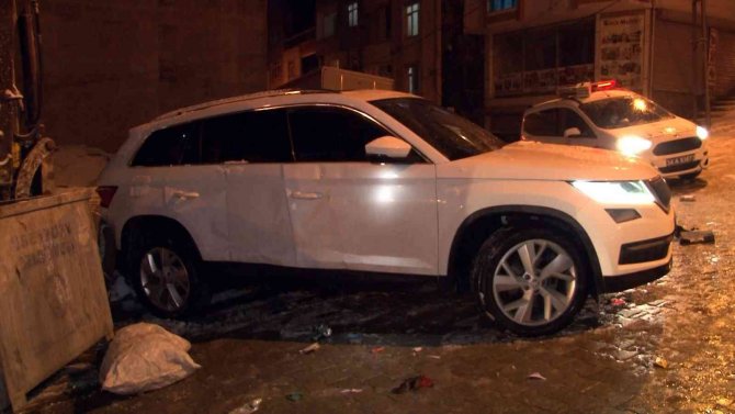 Esenyurt’ta Kayan Araç Yayalara Çarptı: 2 Yaralı
