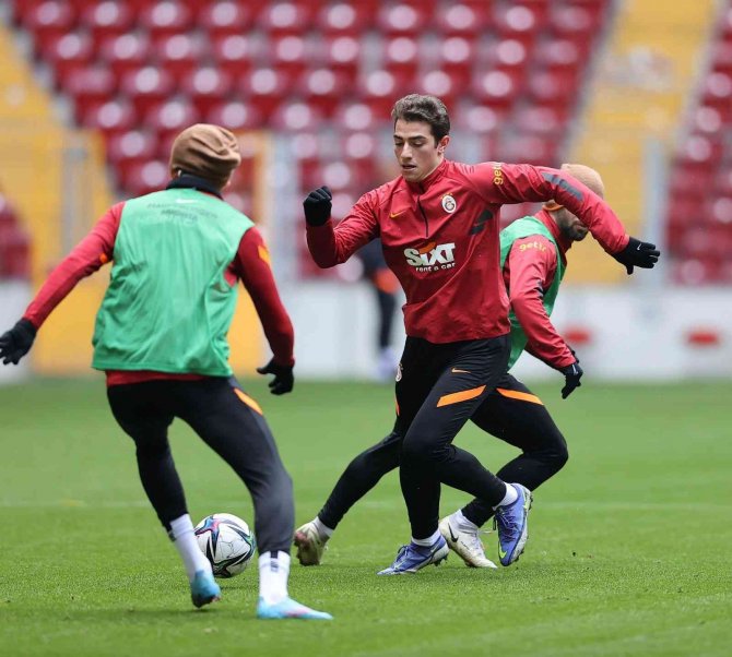 Galatasaray’da Kamp Kadrosu Belli Oldu