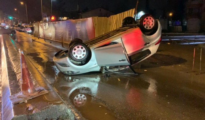 Kayganlaşan Yolda Kayan Araç Takla Attı: 1 Yaralı