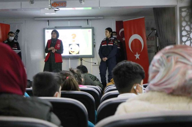 Jandarmadan Öğrencilere “Güvenli İnternet” Eğitimi
