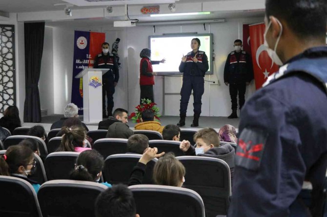 Jandarmadan Öğrencilere “Güvenli İnternet” Eğitimi