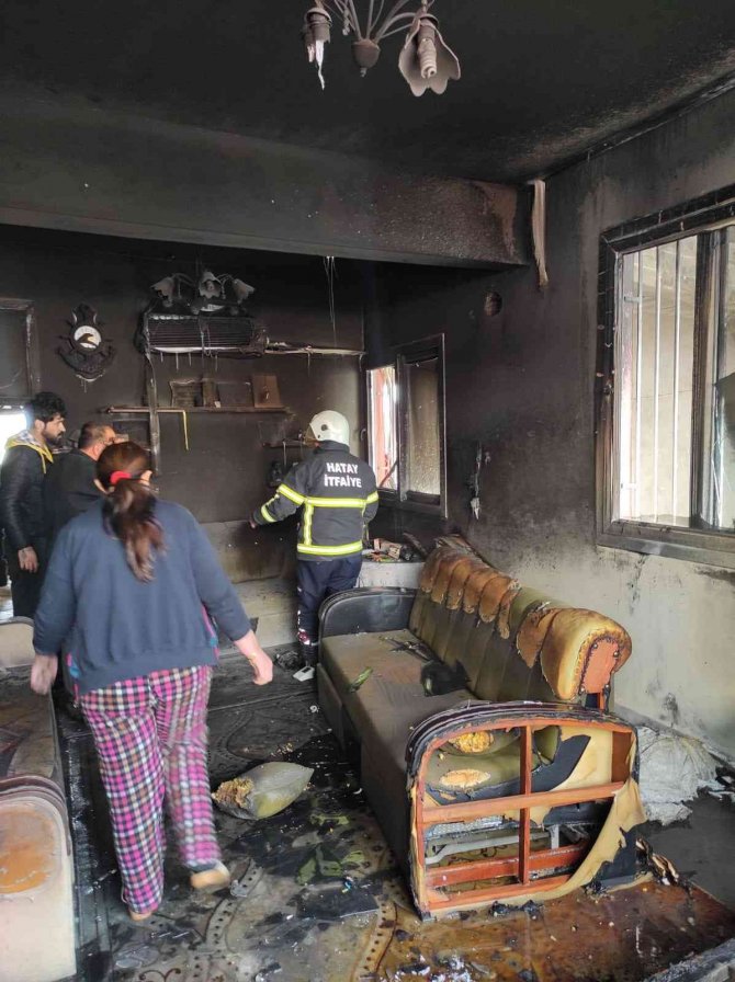 Hatay’da Ev Yangını Korkuttu