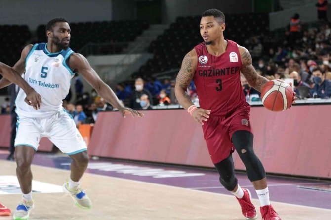 Ing Basketbol Süper Ligi: Türk Telekom: 65 - Gaziantep Basketbol: 66