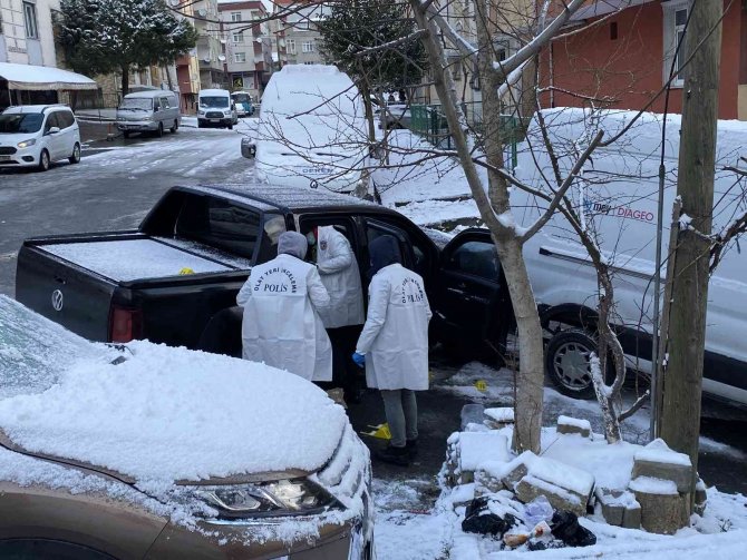 Sultangazi’de Yaşanan Silahlı Çatışmada Mermiler Bir Eve İsabet Etti
