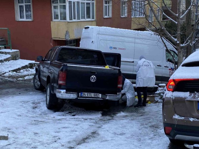 Sultangazi’de Yaşanan Silahlı Çatışmada Mermiler Bir Eve İsabet Etti
