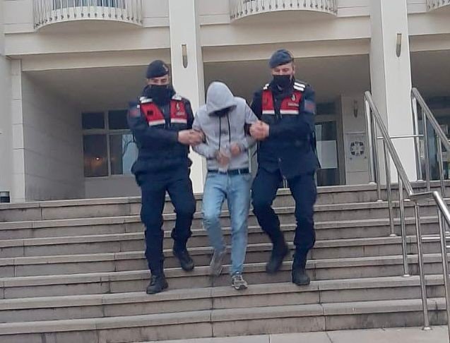 Jandarma, Aranan 2 Şahsı Operasyonla Yakaladı